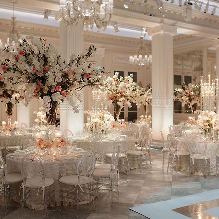The Pierre, A Taj Hotel, New York Bagian luar foto The ballroom at the Four Seasons Hotel