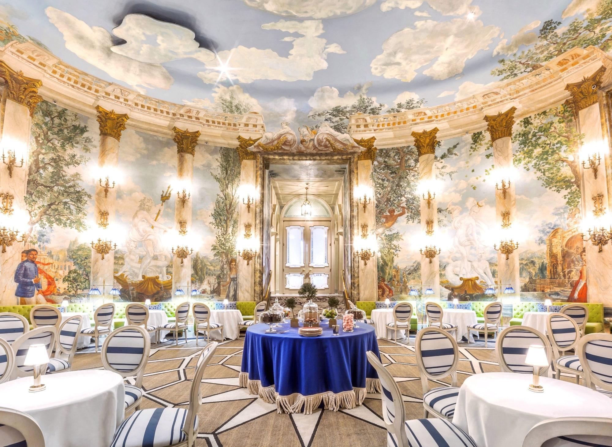 The Pierre, A Taj Hotel, New York Bagian luar foto The interior of the restaurant
