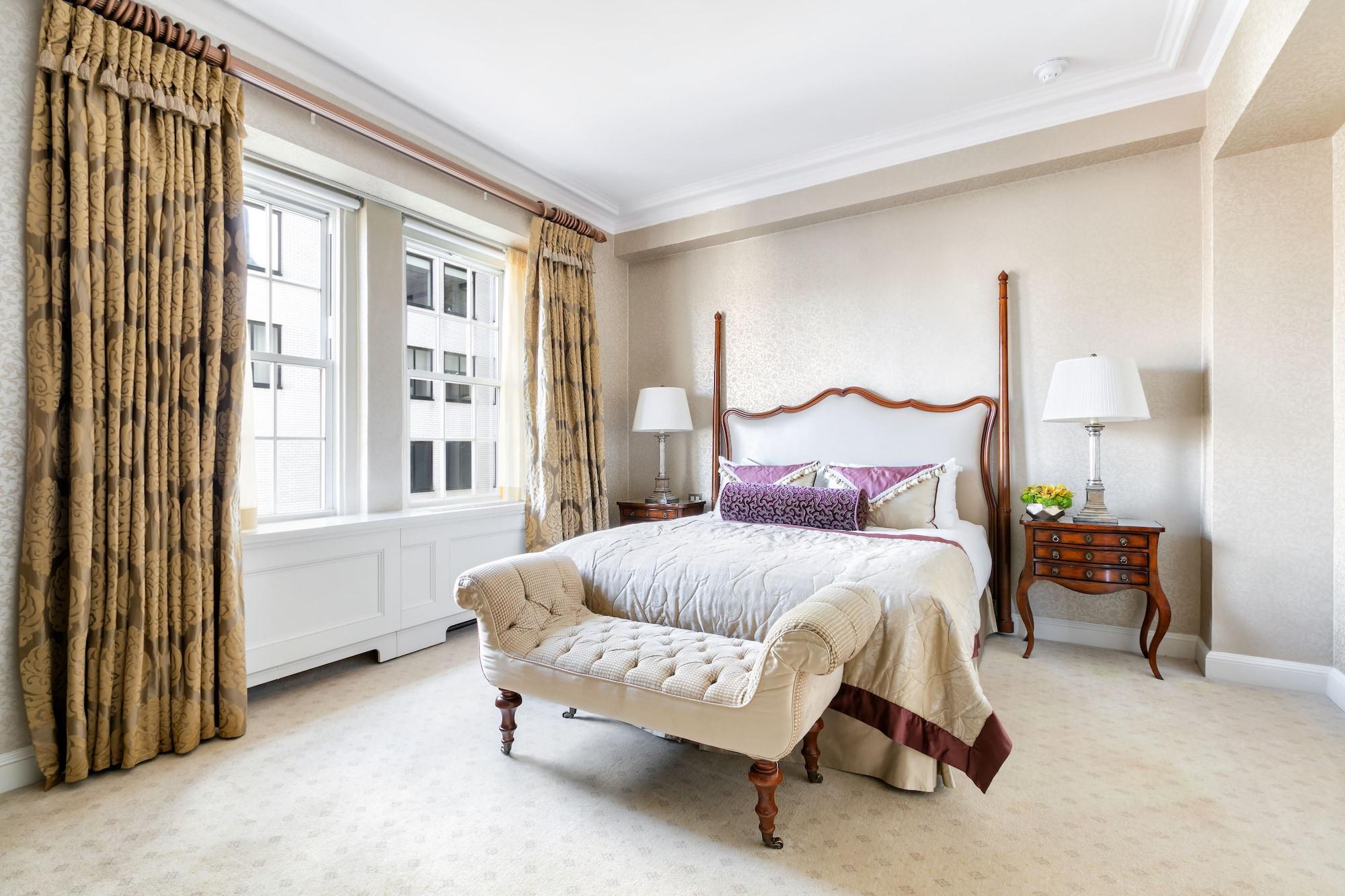 The Pierre, A Taj Hotel, New York Bagian luar foto A bedroom