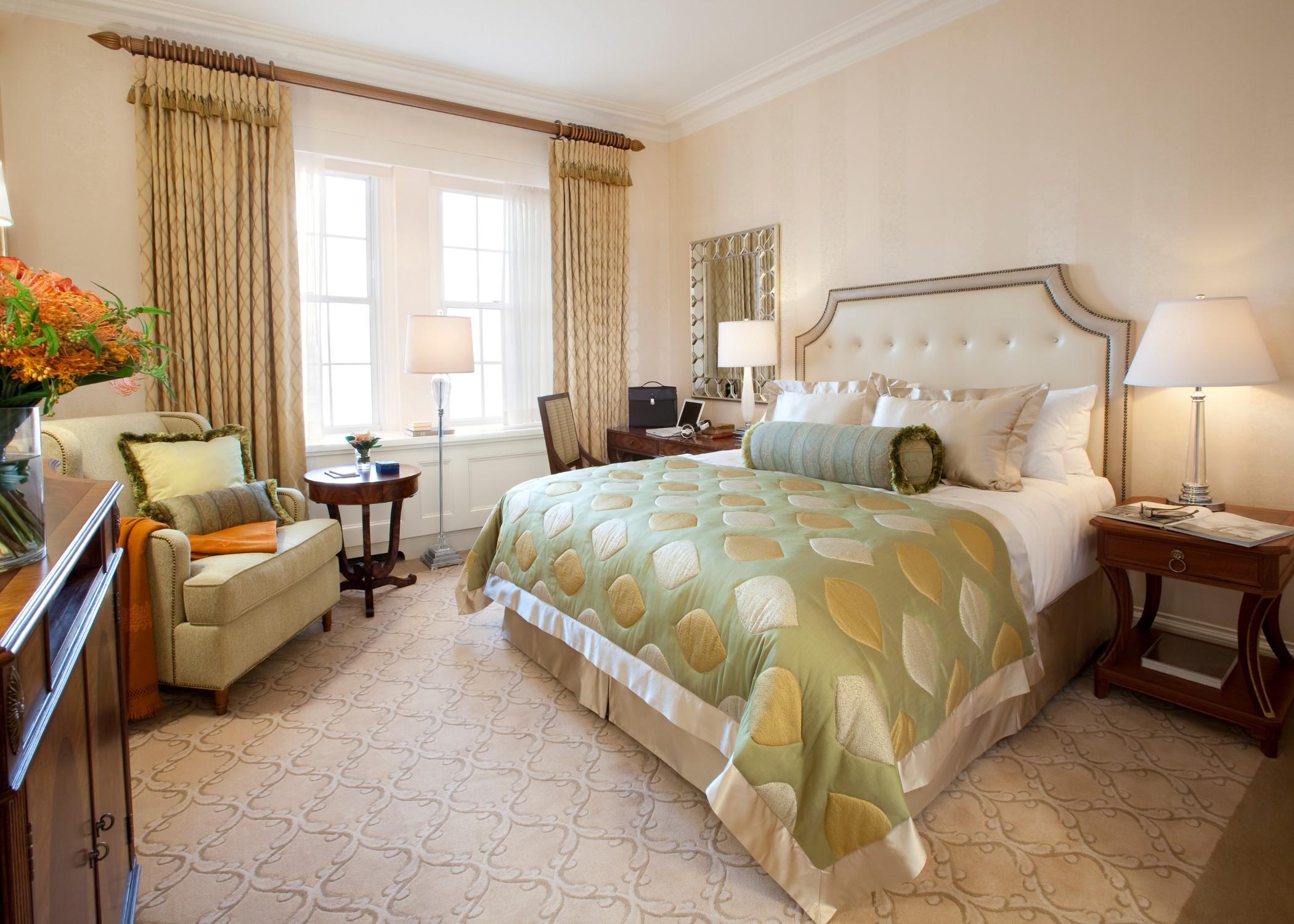 The Pierre, A Taj Hotel, New York Bagian luar foto A bedroom at The Ritz-Carlton, Boston