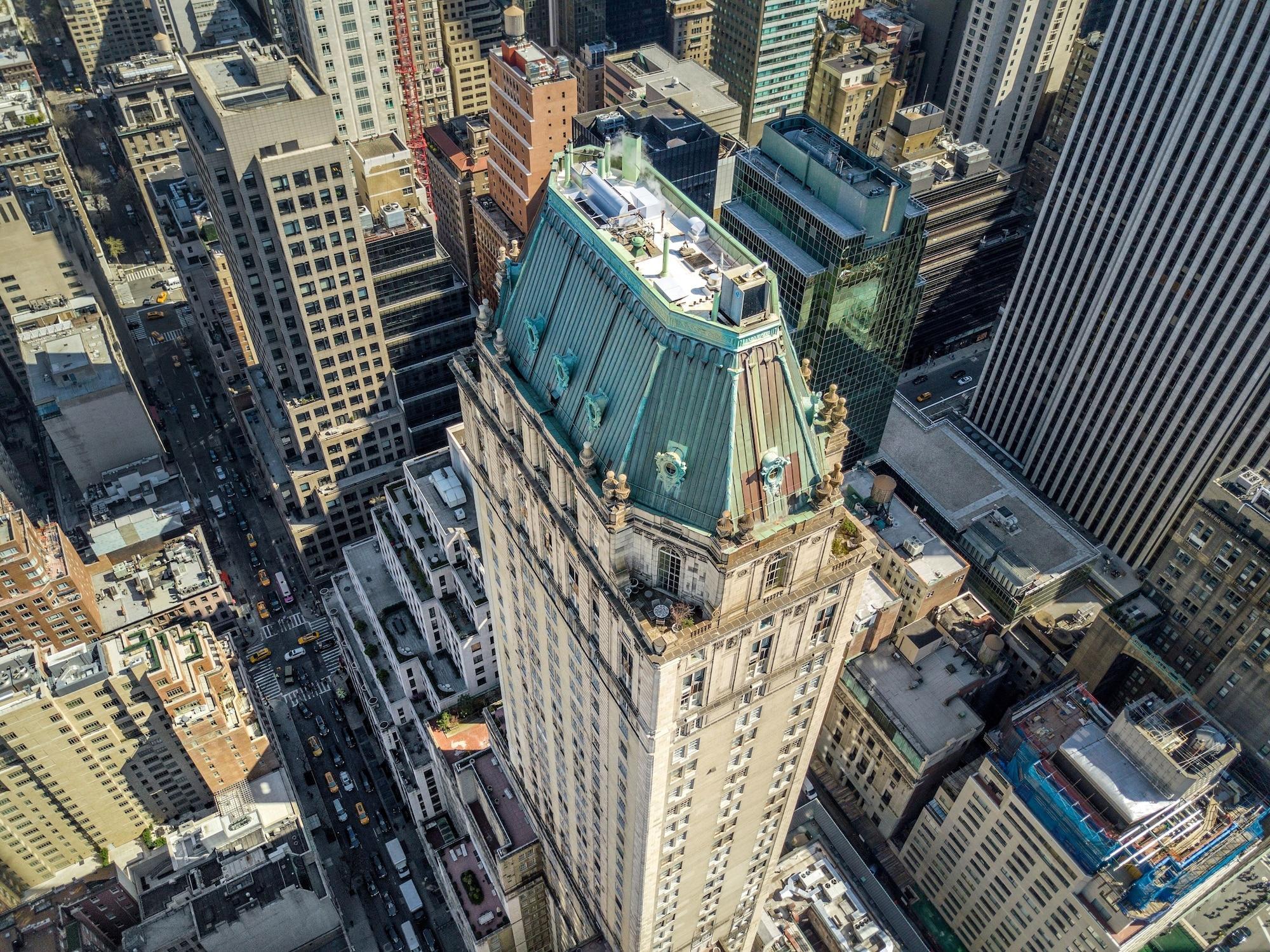 The Pierre, A Taj Hotel, New York Bagian luar foto The top of the building