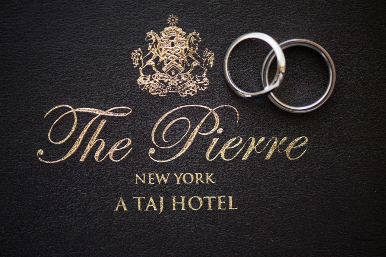 The Pierre, A Taj Hotel, New York Bagian luar foto The Pierre logo