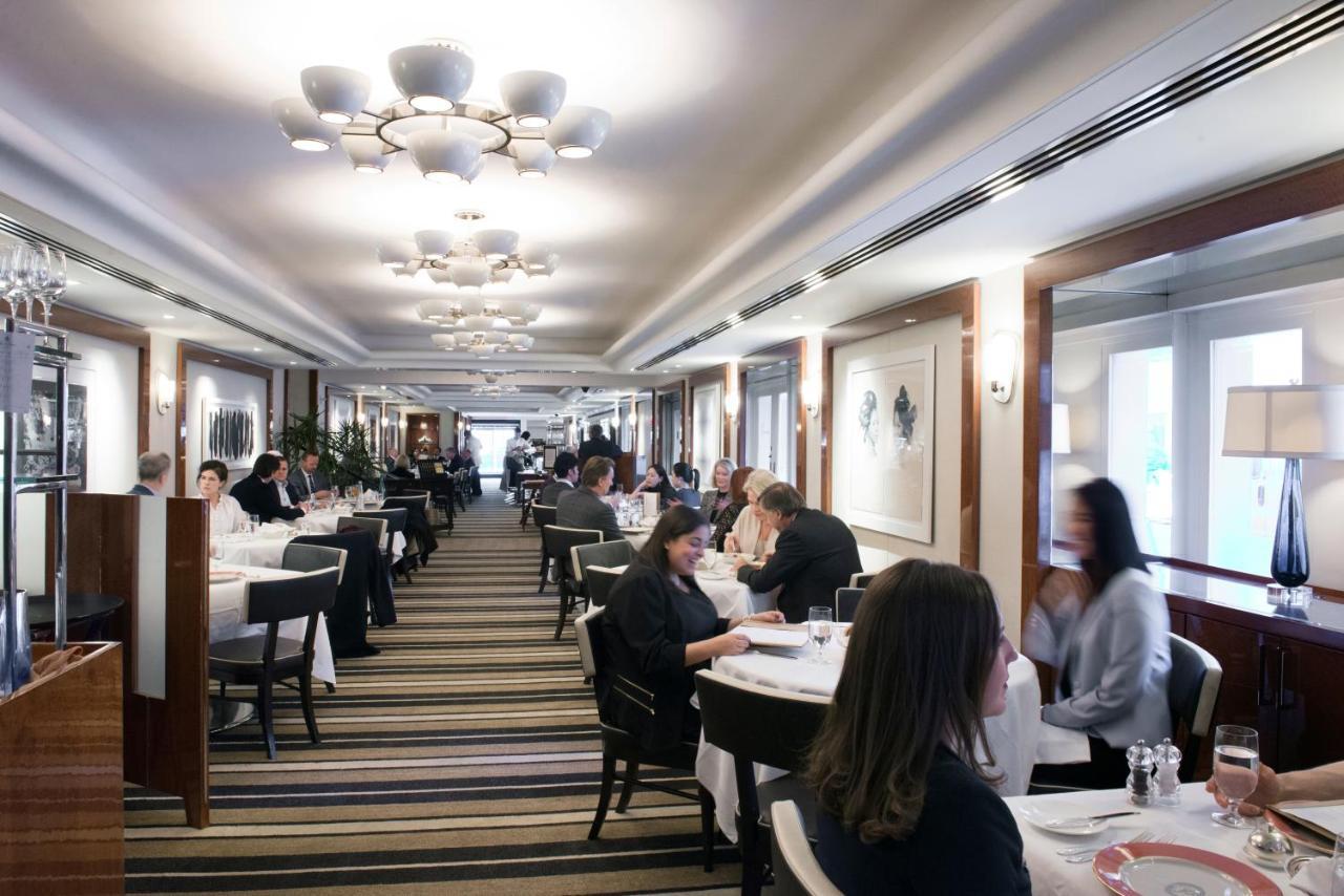 The Pierre, A Taj Hotel, New York Bagian luar foto The restaurant in 2011